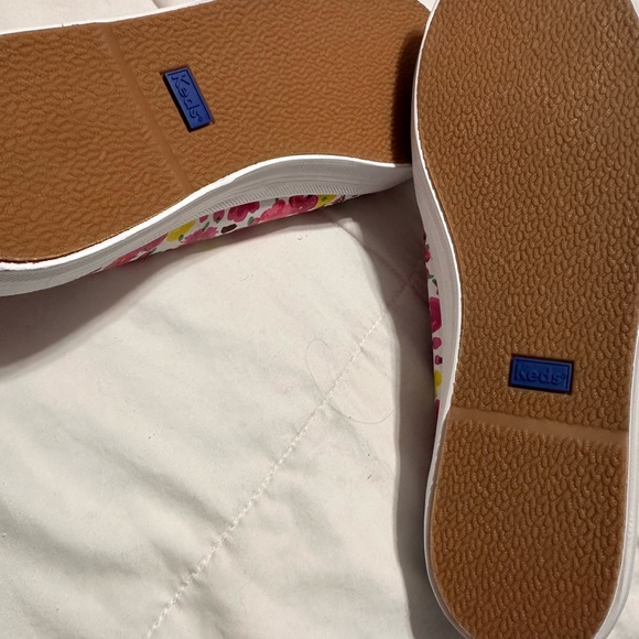 Floral Canvas Sneakers with Pink and White Design size 11 - Picture 4 of 5